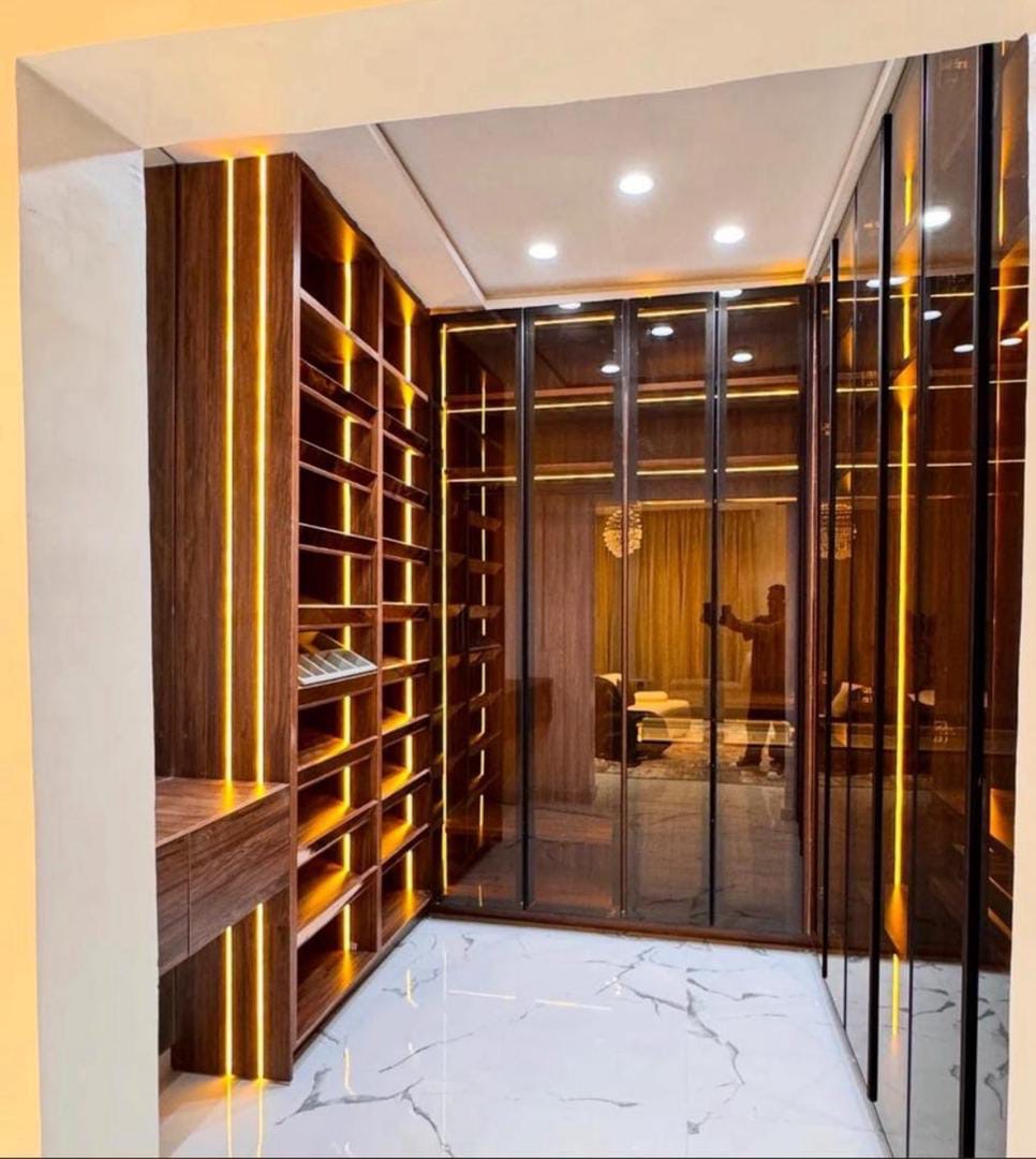 Luxury Foriegn Closet